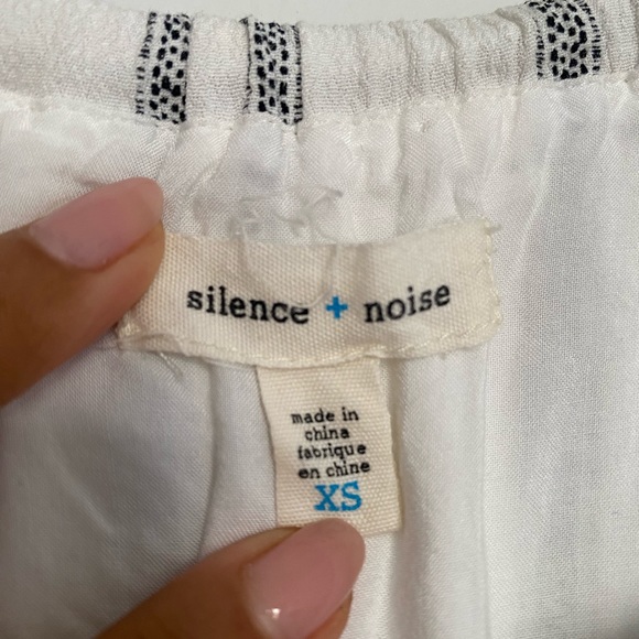 White jumpsuit with strips from urban outfitters - Picture 3 of 3